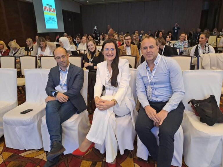 IMG-699b8f8f99fbef088e7df4d7a4bb0178-V