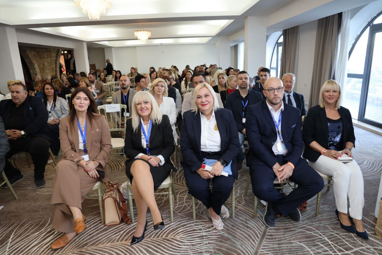 Učesnici 53. Oktobarskih susreta u konferencijskoj sali